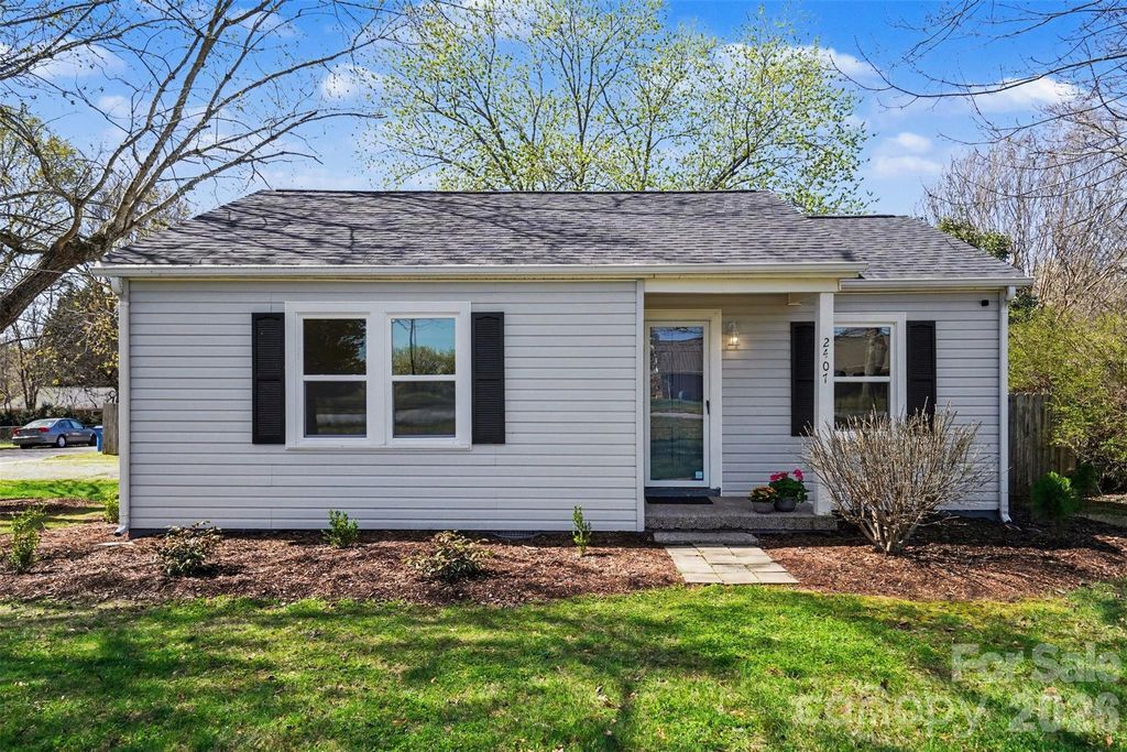 2407 4th Street NE, Hickory, NC 28601