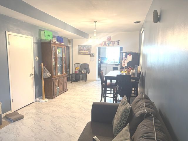 2747 S saint louis Avenue, Chicago, IL 60623