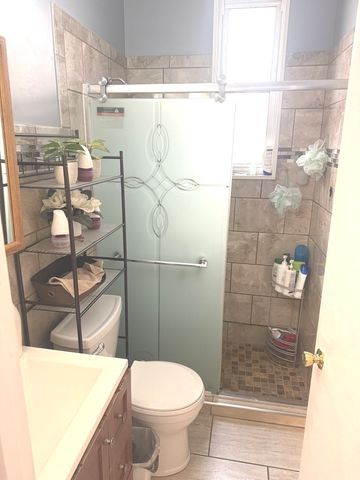 2747 S saint louis Avenue, Chicago, IL 60623