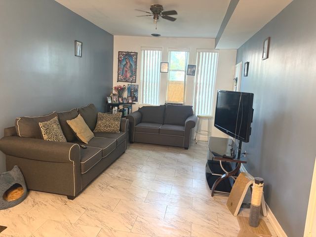 2747 S saint louis Avenue, Chicago, IL 60623
