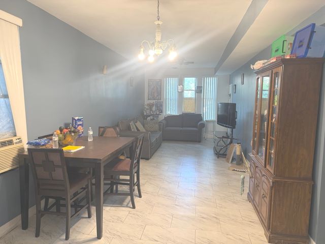 2747 S saint louis Avenue, Chicago, IL 60623