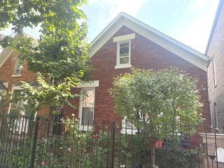 2747 S saint louis Avenue, Chicago, IL 60623