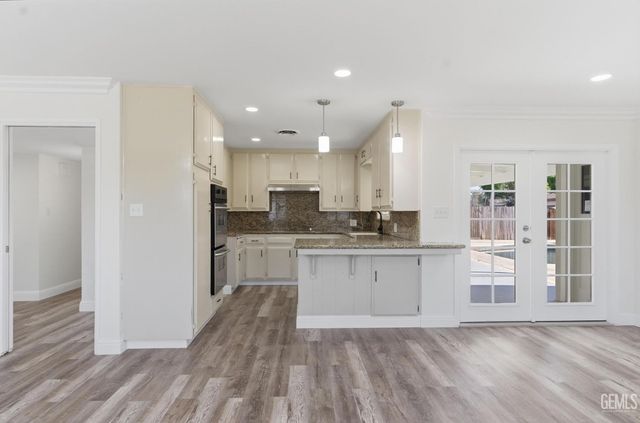 2101 Westminster Drive, Bakersfield, CA 93309