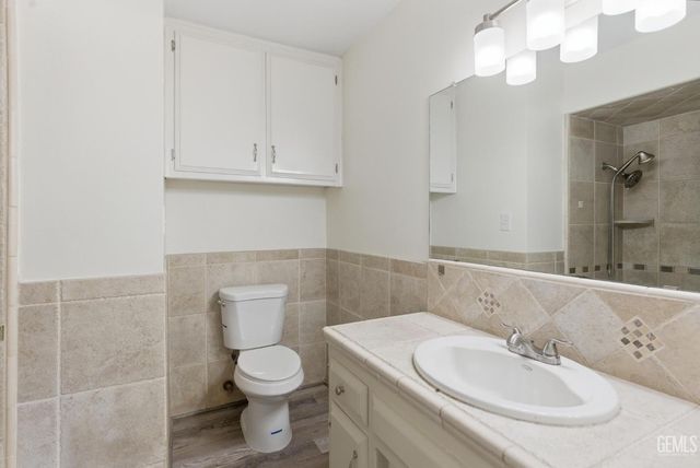 2101 Westminster Drive, Bakersfield, CA 93309