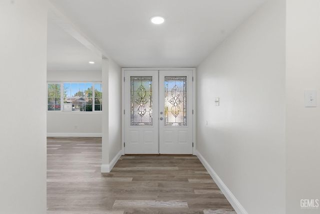 2101 Westminster Drive, Bakersfield, CA 93309