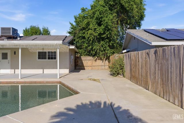 2101 Westminster Drive, Bakersfield, CA 93309