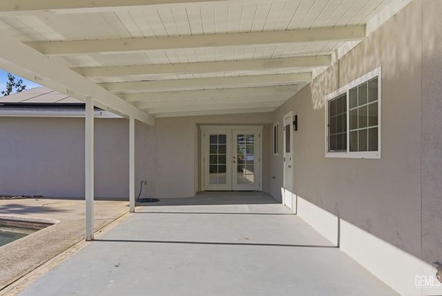 2101 Westminster Drive, Bakersfield, CA 93309