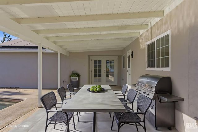 2101 Westminster Drive, Bakersfield, CA 93309