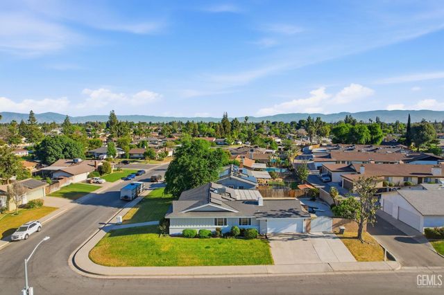 2101 Westminster Drive, Bakersfield, CA 93309