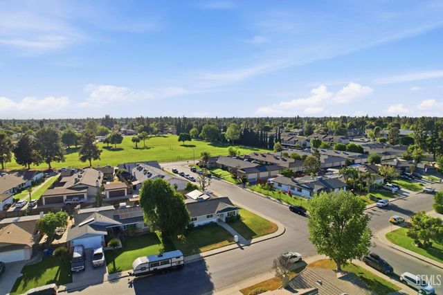 2101 Westminster Drive, Bakersfield, CA 93309