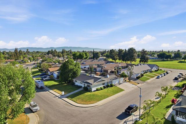 2101 Westminster Drive, Bakersfield, CA 93309