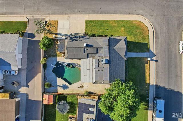 2101 Westminster Drive, Bakersfield, CA 93309