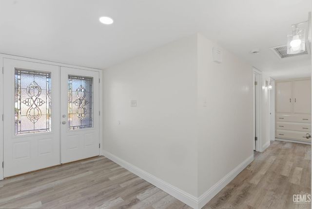 2101 Westminster Drive, Bakersfield, CA 93309