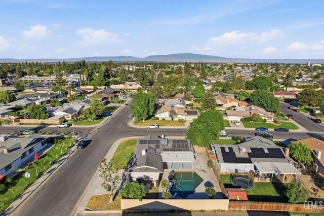 2101 Westminster Drive, Bakersfield, CA 93309