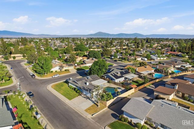 2101 Westminster Drive, Bakersfield, CA 93309