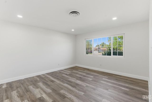 2101 Westminster Drive, Bakersfield, CA 93309