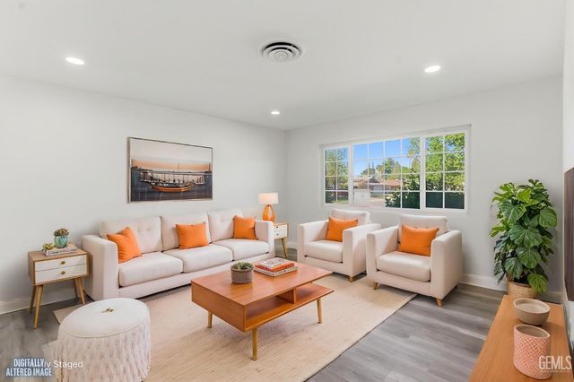 2101 Westminster Drive, Bakersfield, CA 93309