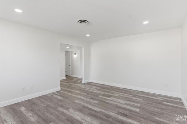 2101 Westminster Drive, Bakersfield, CA 93309