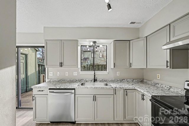 6134 Bent Tree Court, Charlotte, NC 28212