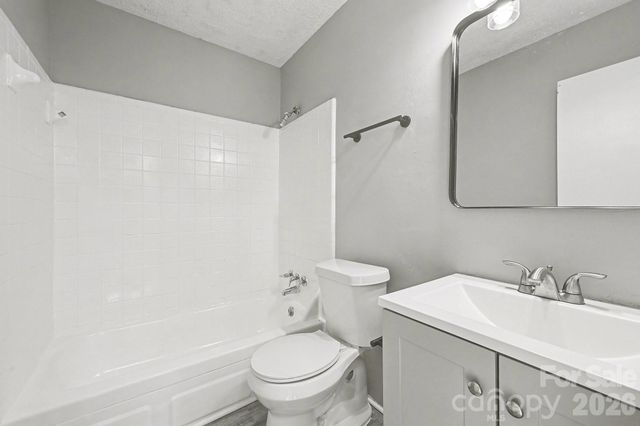 6134 Bent Tree Court, Charlotte, NC 28212