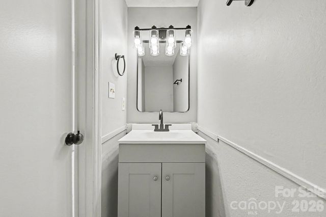 6134 Bent Tree Court, Charlotte, NC 28212