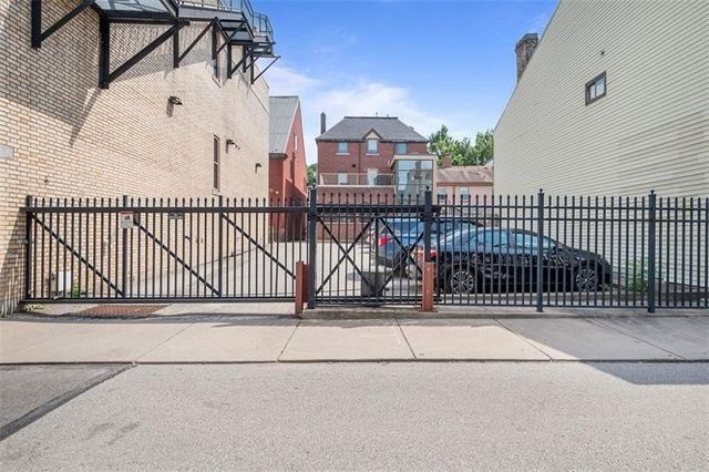 1822 HARCUM WAY 1, South Side, PA 15203