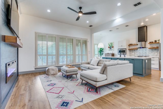 27 Avalon, San Antonio, TX 78257