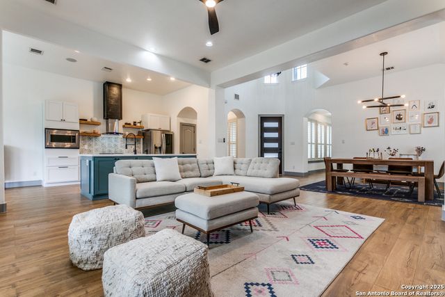 27 Avalon, San Antonio, TX 78257