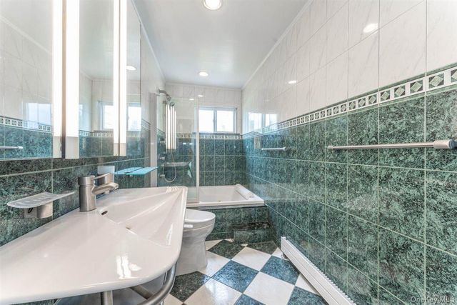 39 Gale Drive, North Woodmere, NY 11581