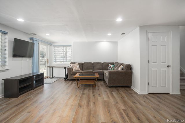 8925 El Dorado Drive, White Lake Charter Township, MI 48386