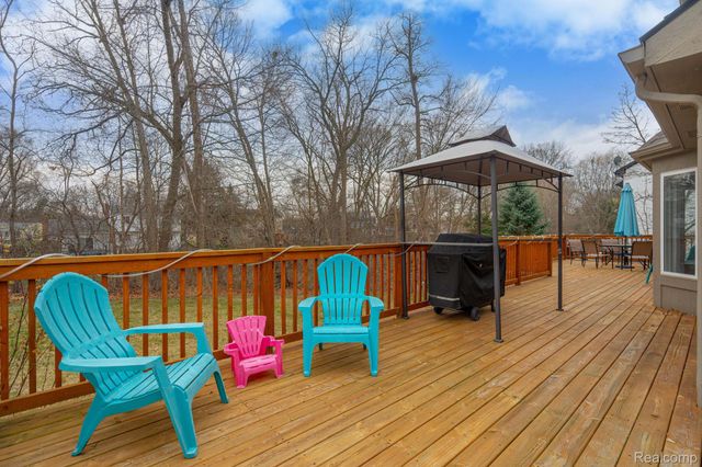 8925 El Dorado Drive, White Lake Charter Township, MI 48386