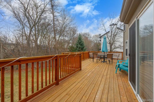 8925 El Dorado Drive, White Lake Charter Township, MI 48386