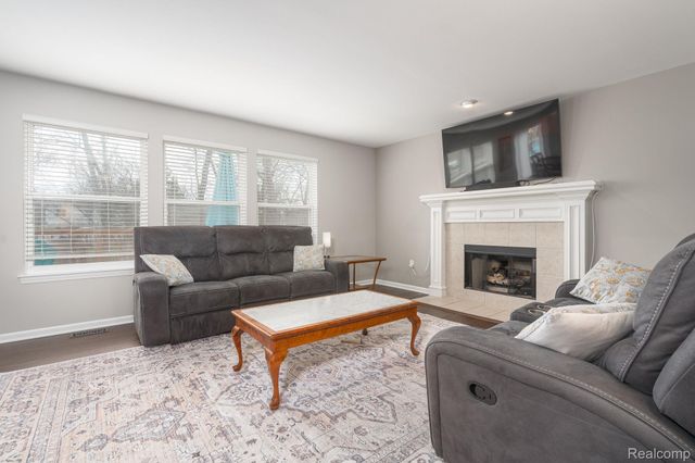 8925 El Dorado Drive, White Lake Charter Township, MI 48386