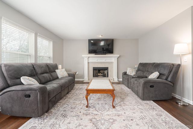 8925 El Dorado Drive, White Lake Charter Township, MI 48386