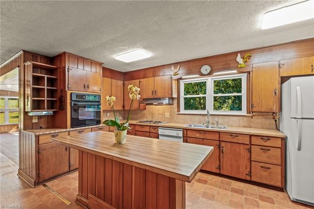 1520 Brims Grove Road, Pinnacle, NC 27043