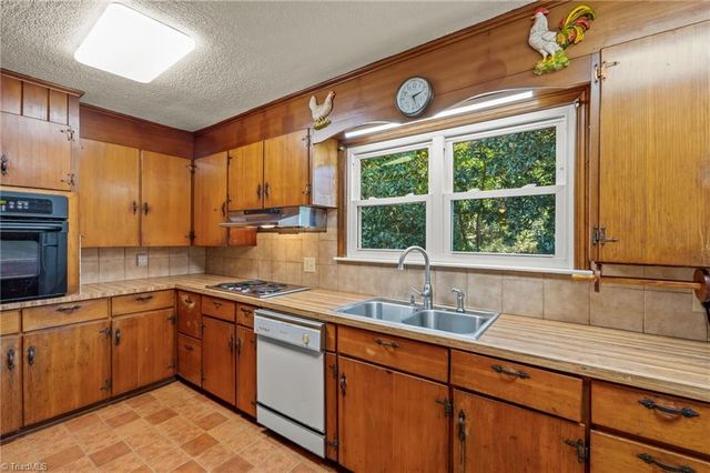 1520 Brims Grove Road, Pinnacle, NC 27043