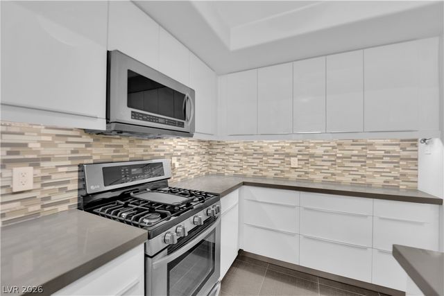 5916 Sunlight Garden Way, Las Vegas, NV 89118