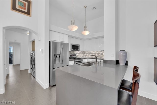 5916 Sunlight Garden Way, Las Vegas, NV 89118