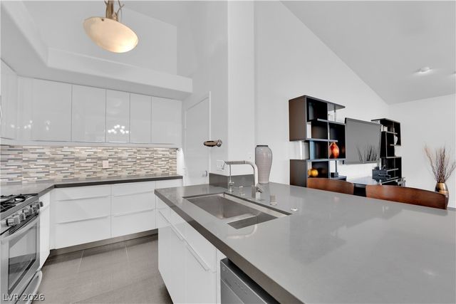 5916 Sunlight Garden Way, Las Vegas, NV 89118