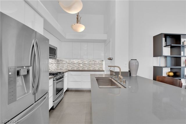 5916 Sunlight Garden Way, Las Vegas, NV 89118