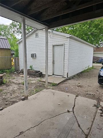 2722 Chicago Avenue, Des Moines, IA 50317