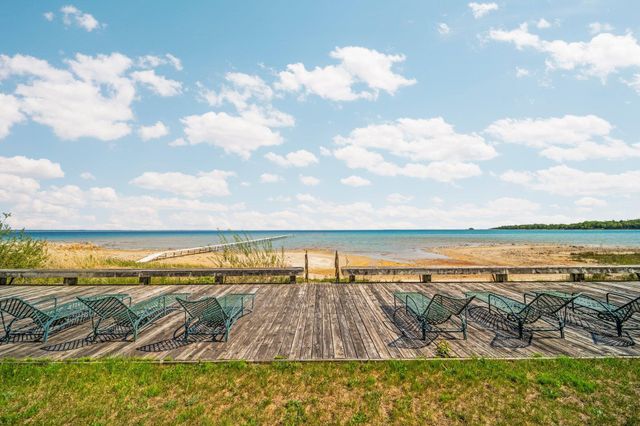 12150 N Seven Pines Road, Leelanau Twp, MI 49670