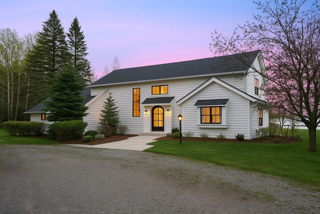 12150 N Seven Pines Road, Leelanau Twp, MI 49670
