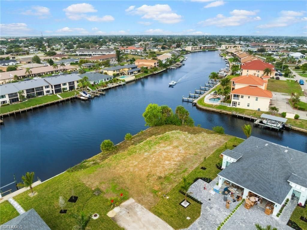 1101 SE 38th ST, Cape Coral, FL 33904