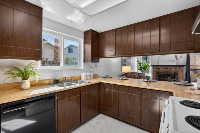 3720 Station St, Sacramento, CA 95827