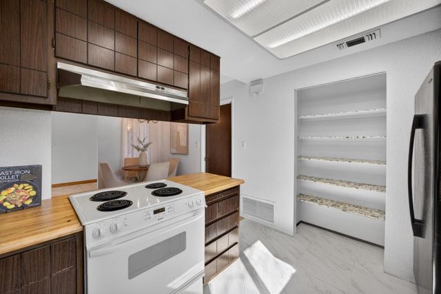 3720 Station St, Sacramento, CA 95827