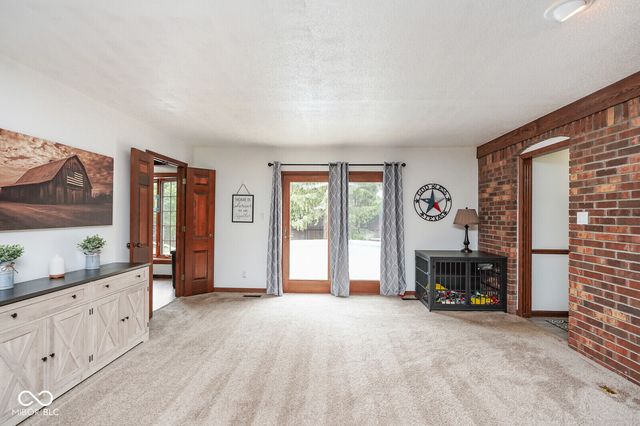 3007 Greensview Drive, Greenwood, IN 46143