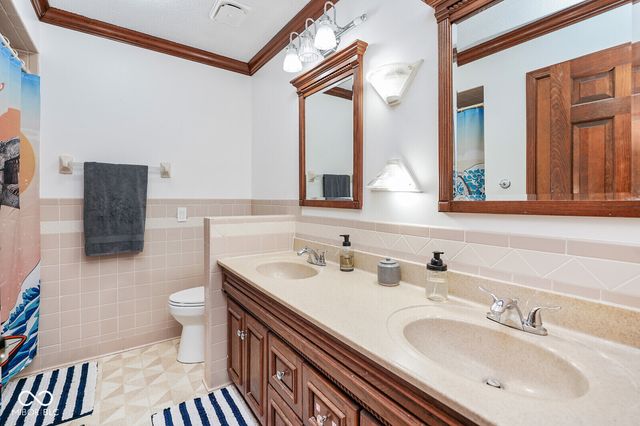 3007 Greensview Drive, Greenwood, IN 46143