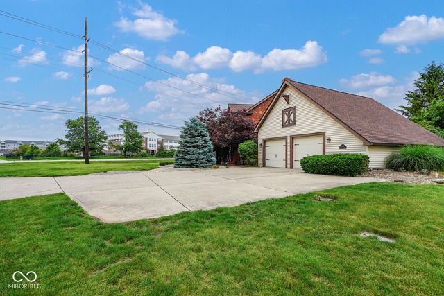 3007 Greensview Drive, Greenwood, IN 46143
