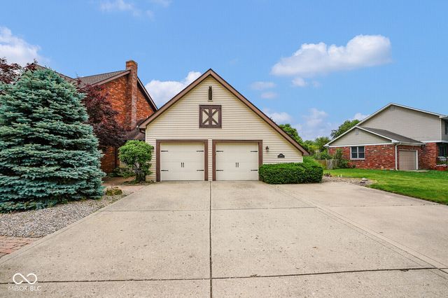 3007 Greensview Drive, Greenwood, IN 46143